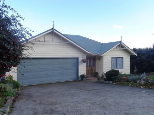 42 Kakariki Grove, Waikanae