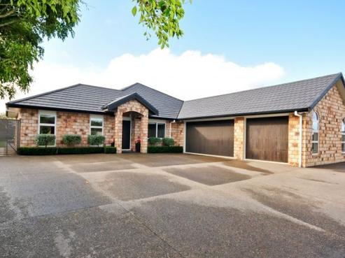 12 Langdale Court, Huntington
