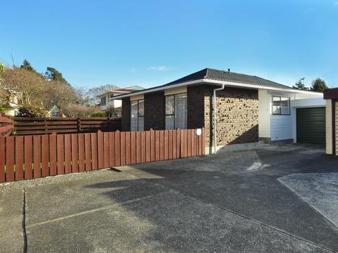 6B Mcenroe Grove, Naenae