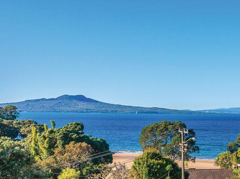 72 Beach Road, Castor Bay