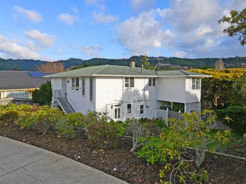 16 Dowling Grove, Silverstream