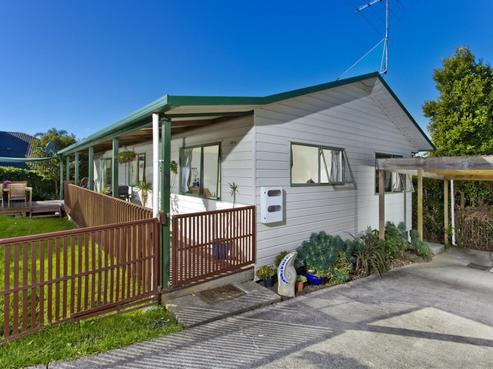2/12B Coronation Street, Belmont