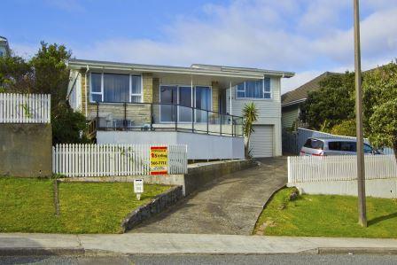 104 Dowse Drive, Maungaraki