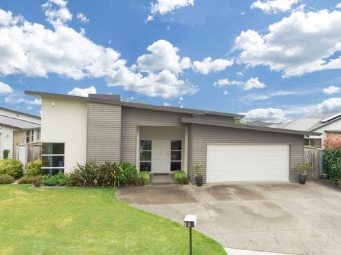 6 Ashton Way, Huntington