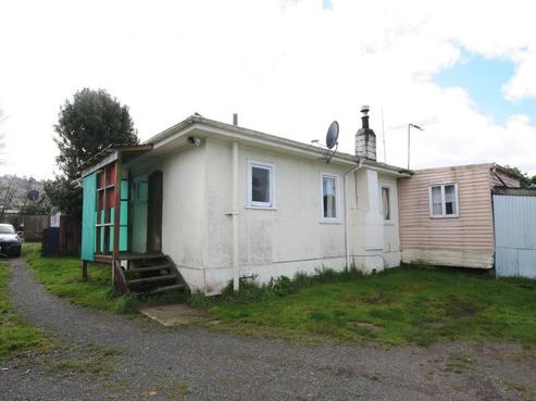 212 Clayton Road, Mangakakahi