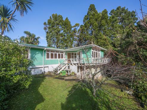 13 Tane Road, Laingholm