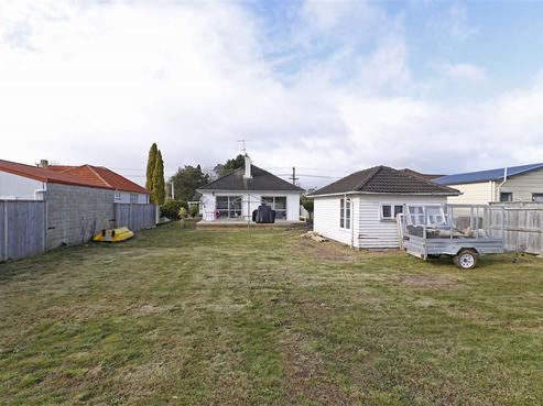36 Pine Avenue, Bader