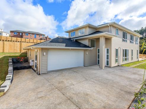 64 Golden Morning Drive, Albany Heights