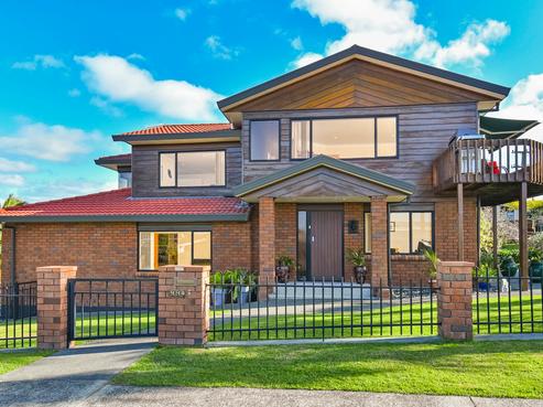 2/994 Beach Road, Torbay