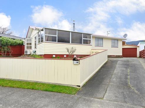 88 California Drive, Totara Park