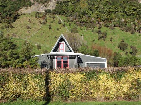 24 Horncastle Crescent, Karamea