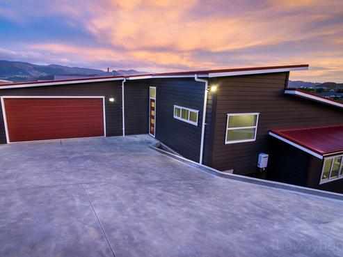 100 Kirton Drive, Riverstone Terraces