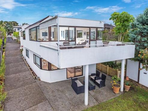 2/91 East Coast Road, Castor Bay