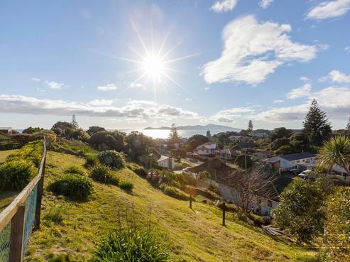 8 Miriona Grove, Paekakariki