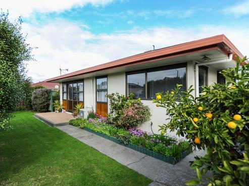 816 Queen Street West, Saint Leonards