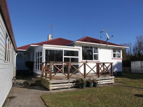8 Charles Major Place, Hawera