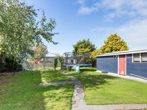 77 Clarence Cox Crescent, Pirimai