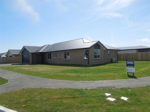 31 Russ Drive, Lincoln