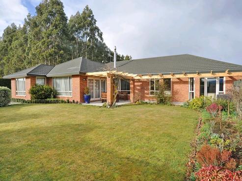 1713 Cust Road, Cust