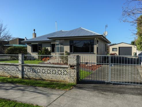 200 Park Road South, Akina