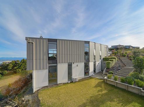 376 Princes Drive, Britannia Heights