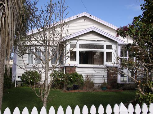 42 Bristol Square, Central Hutt