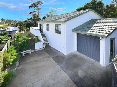 2/4 Knott Road, Stanmore Bay