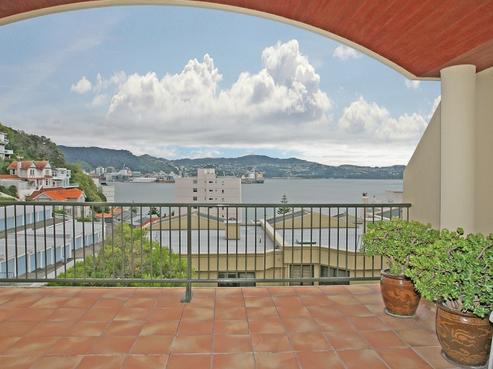 8/22 Oriental Terrace, Oriental Bay
