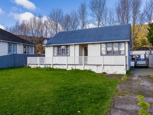 68 Strand Crescent, Naenae