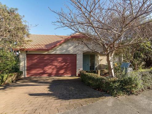52 Kakariki Grove, Waikanae