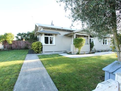 109 Park Road South, Akina