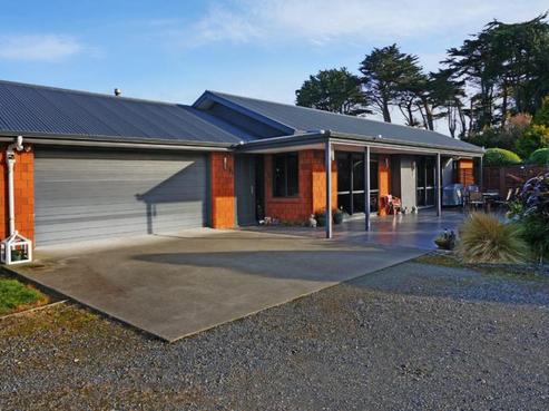 80E Black Road, Otatara