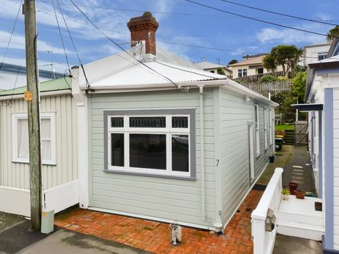 7 Royal Street, Berhampore