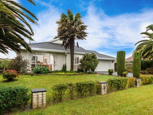 11 Bernie Edwards Place, Botany Downs