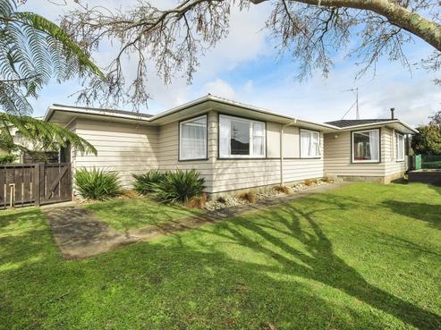 17 Waipounamu Drive, Kelson