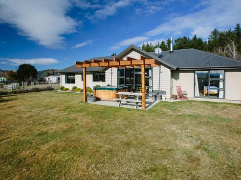 11F Atkins Road, Luggate