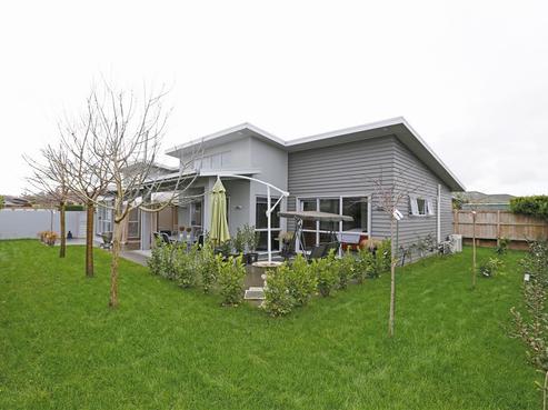 15 Thomas Road, Huntington