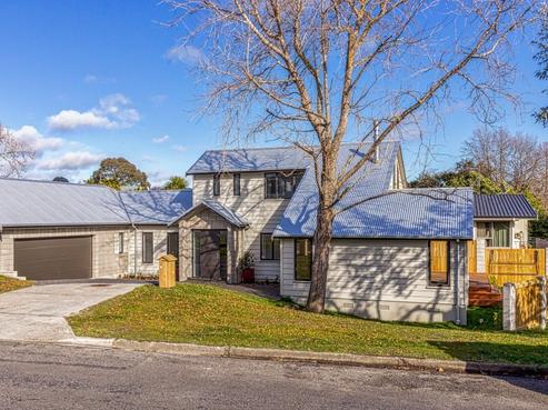 16 Tainui Drive, Havelock North