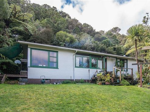 8 Reuben Grove, Naenae
