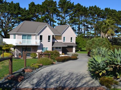 1509 Awhitu Road, Pollok