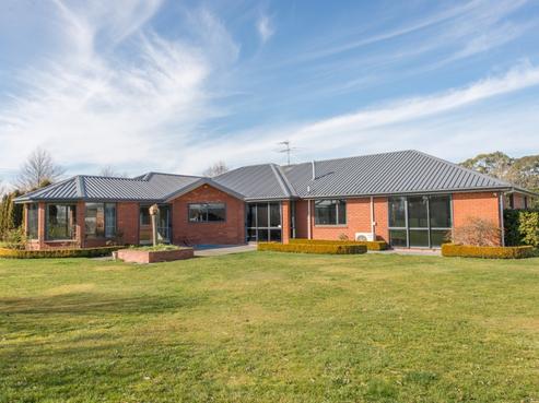 328 Beach Road East, Elgin