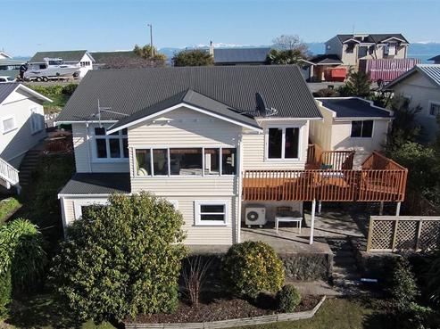 24 Victoria Heights, Stepneyville