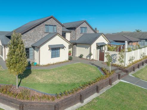 98 Huntington Drive, Huntington