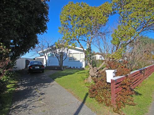 100 Harold Holt Avenue, Pirimai