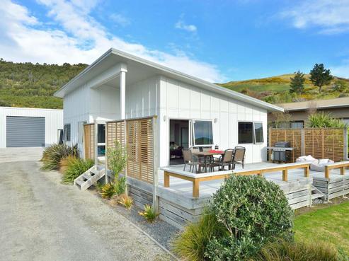 17 Lochiel Street, Mahia