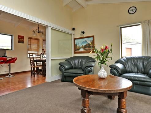 16 Sutton Avenue, Clive