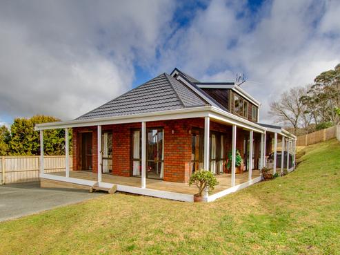 16 Mark Edward Drive, Half Moon Bay