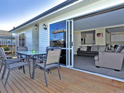 616 Park Road South, Akina