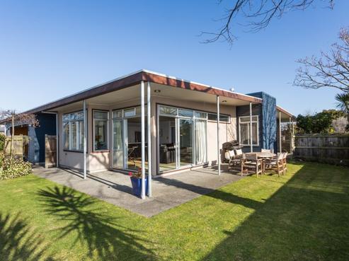74 Ferry Road, Clive
