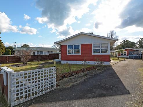16 Rosalind Street, Deanwell